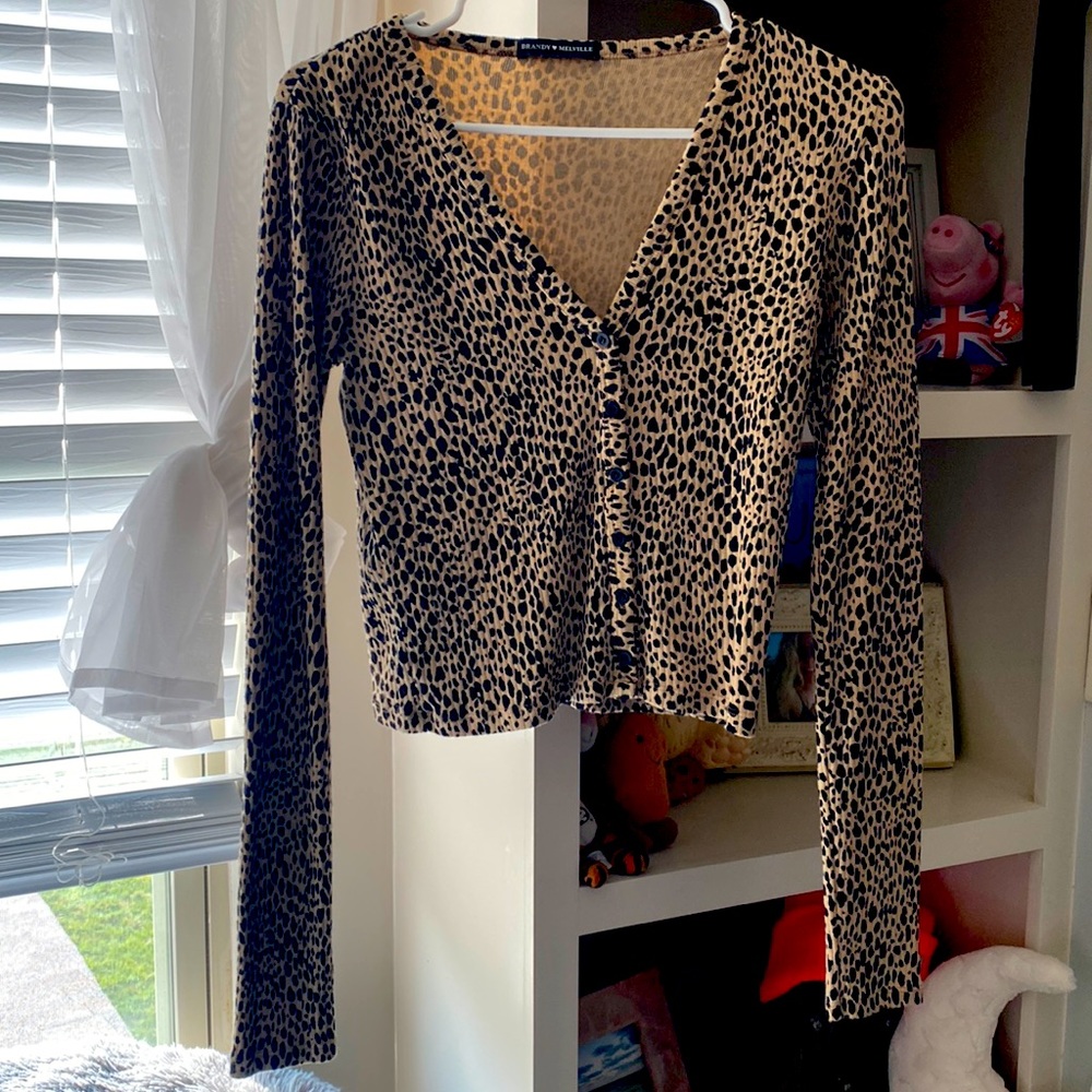 Brandy Melville v neck front bottom rubbed shirt